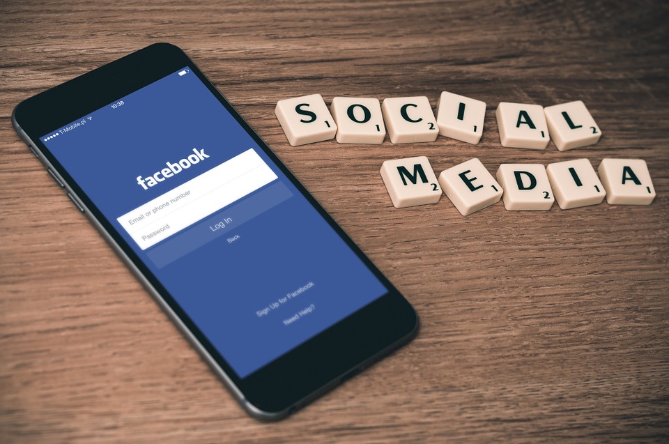 Facebookové příběhy i pro desktopové verze