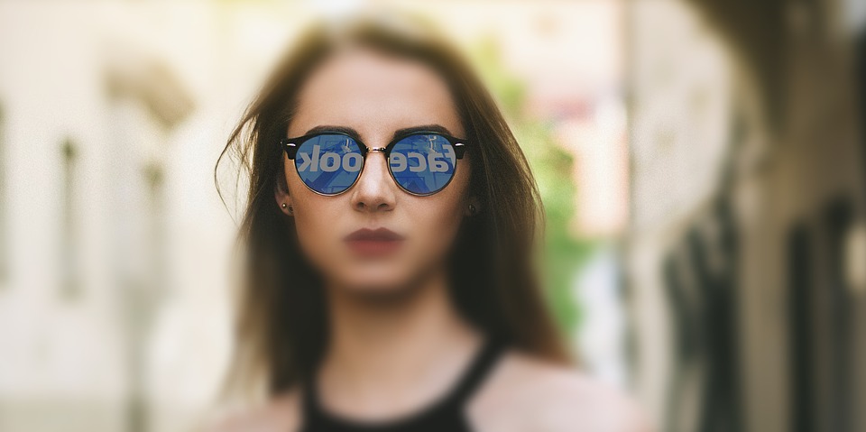 Facebook údajně získával intimní data od milionů žen