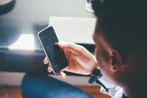 Facebook spustil fotoaparát pro iOS. Pozor na sledování